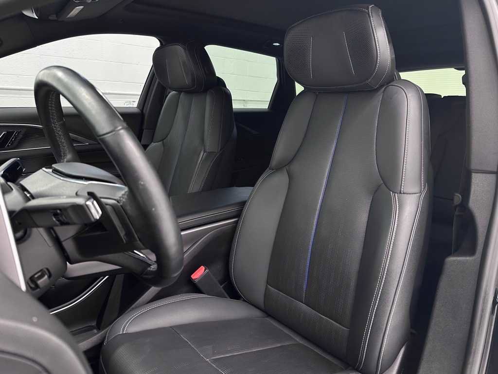 Used 2024 Cadillac Lyriq Luxury image 12