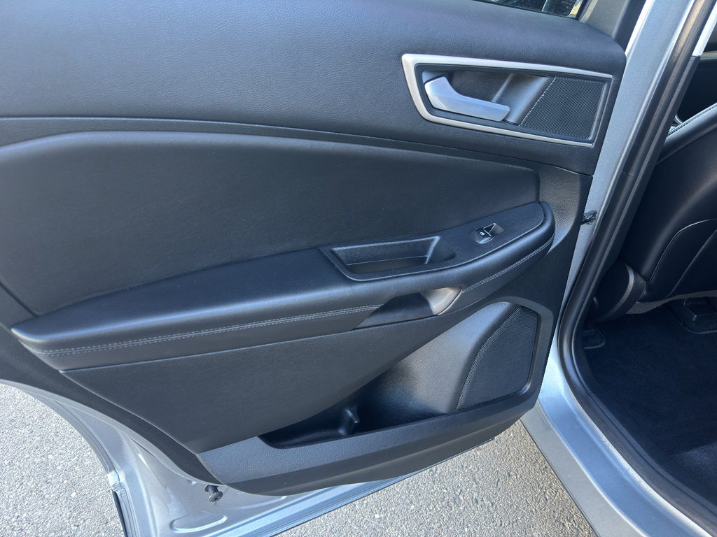 Used 2024 Ford Edge SEL image 9