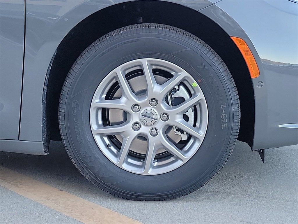 New 2025 Chrysler Pacifica Select FWD image 22