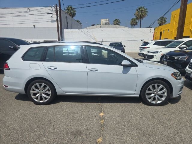 Used 2019 Volkswagen Golf SE FWD image 1