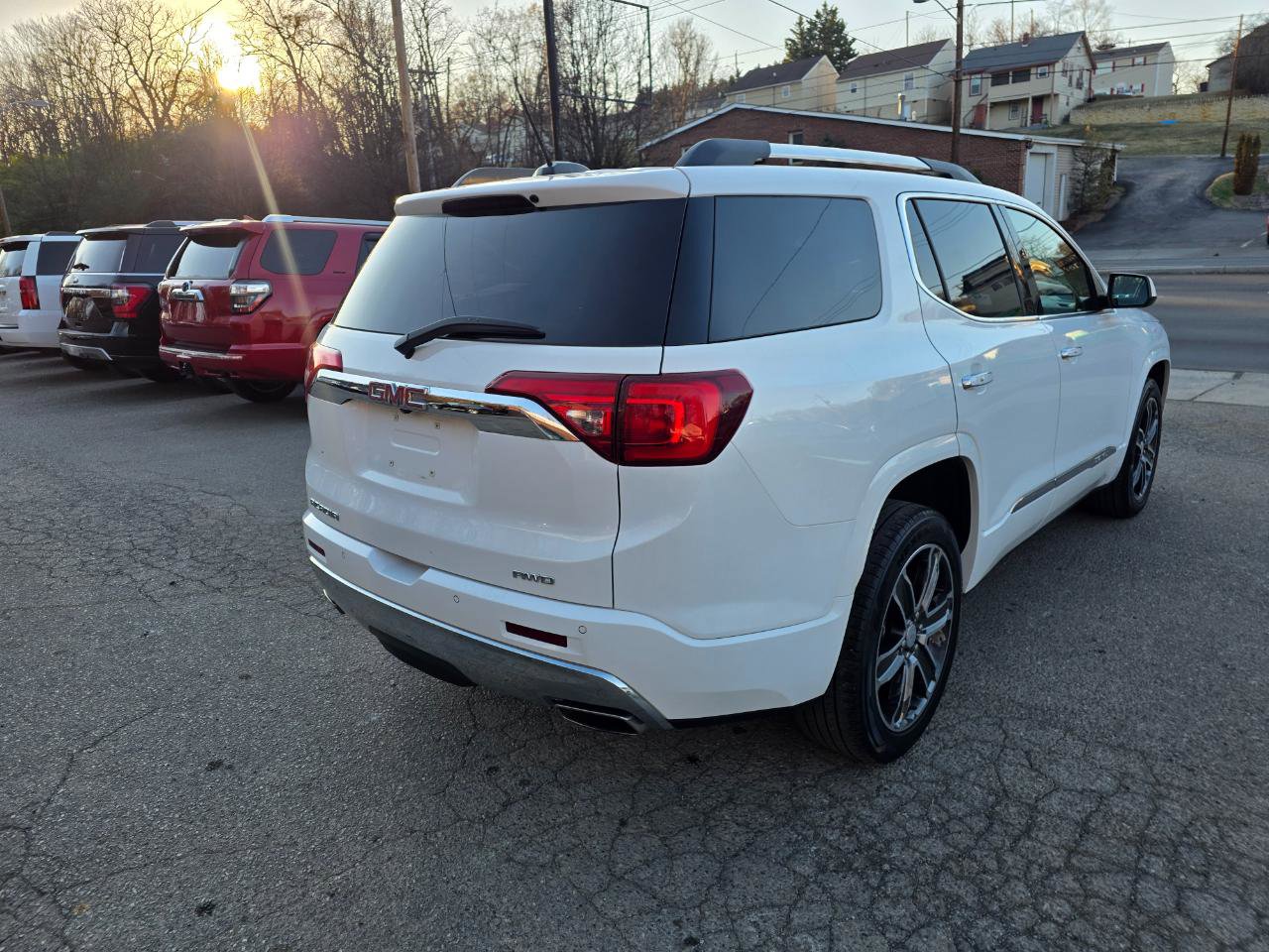 Used 2019 GMC Acadia Denali image 5