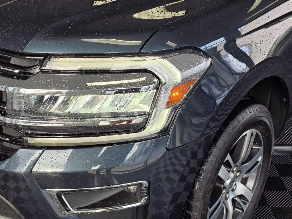 Used 2024 Ford Expedition Limited image 11
