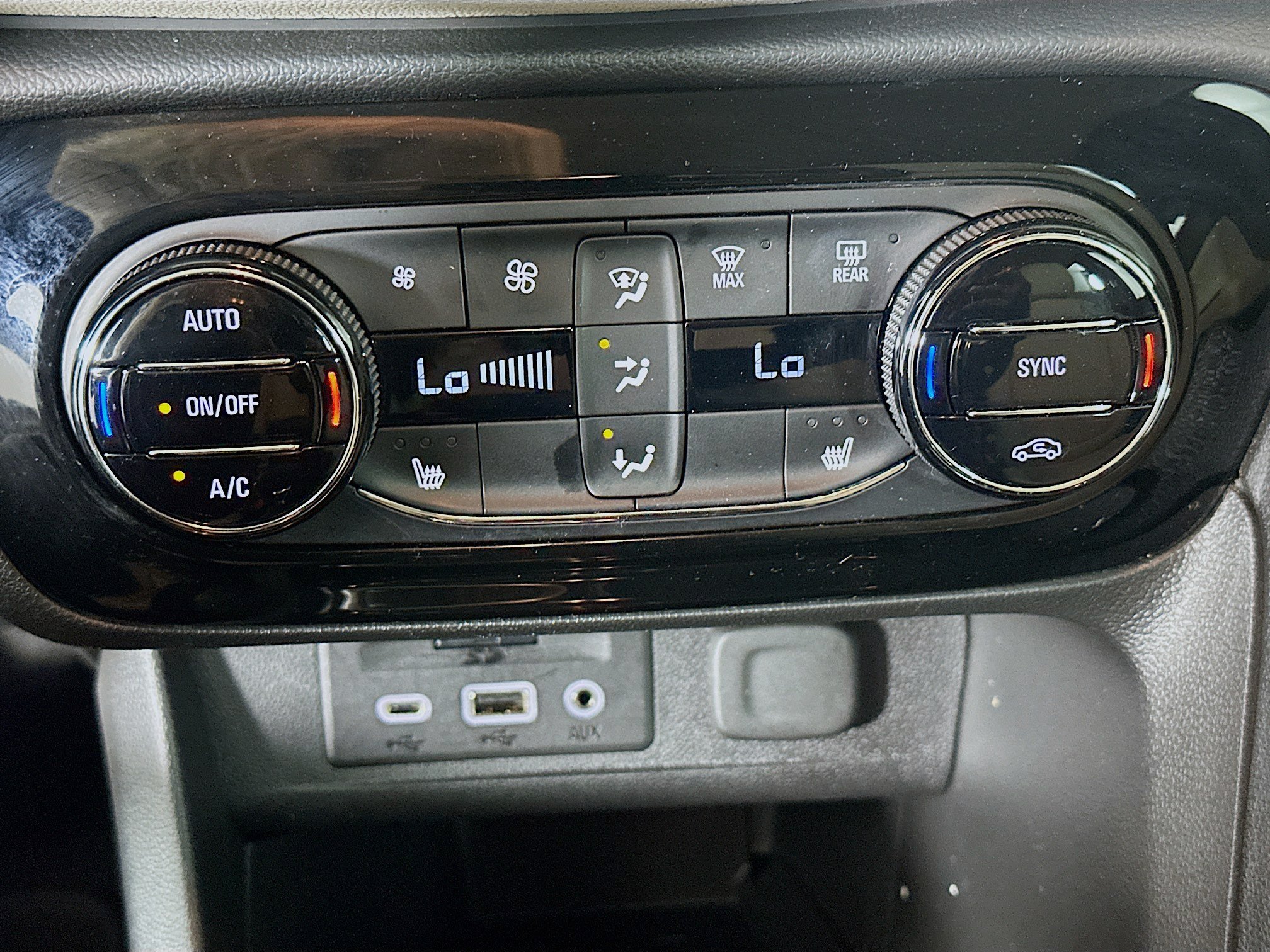 Used 2022 Buick Encore GX Essence w/ Advanced Technology Package FWD image 24