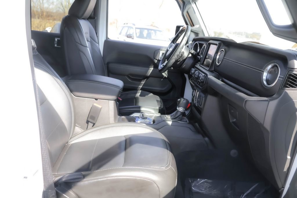 Used 2022 Jeep Wrangler Unlimited Sahara w/ Cold Weather Group AWD/4WD image 35