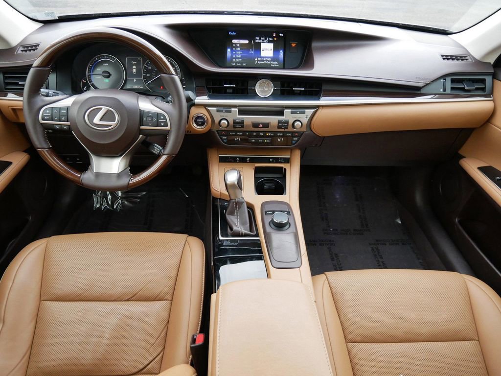 Used 2016 Lexus ES 300h w/ Premium Package w/Wood Trim image 14