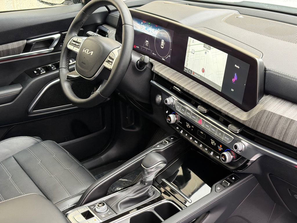 Used 2025 Kia Telluride SX Prestige image 11