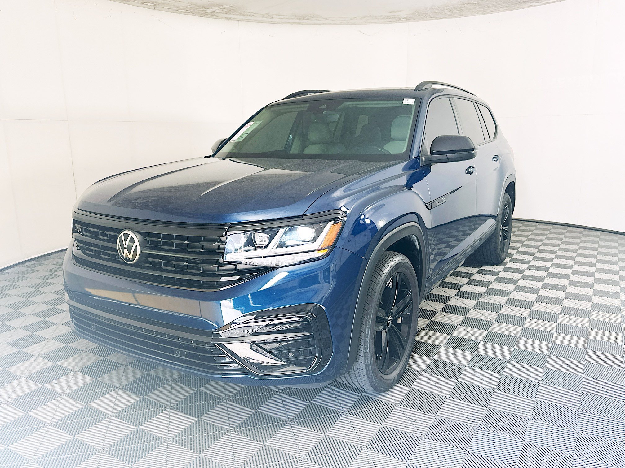 Used 2022 Volkswagen Atlas SEL R-Line AWD/4WD image 7