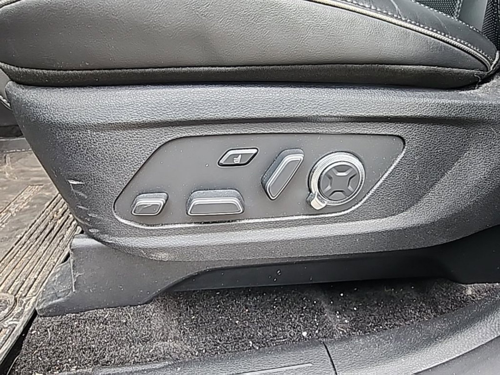 Used 2024 Hyundai Palisade Calligraphy image 6