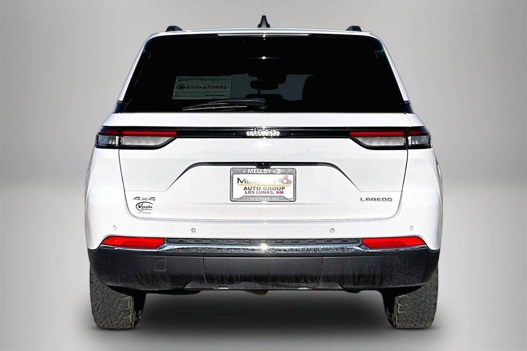 Used 2023 Jeep Grand Cherokee Laredo AWD/4WD image 5