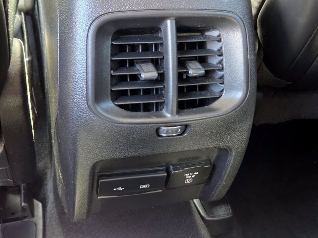 Used 2019 Jeep Cherokee Limited FWD image 12