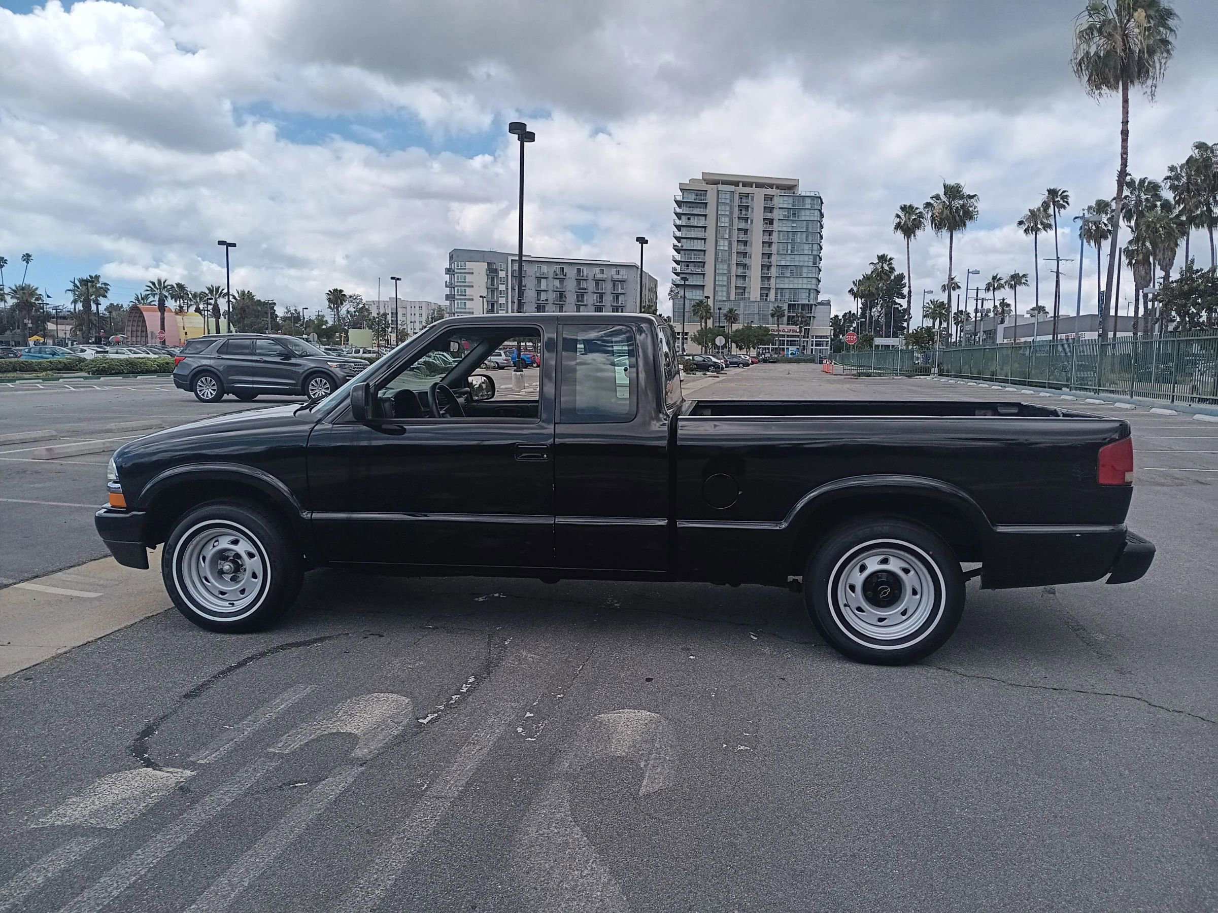 Used 2003 Chevrolet S10 Pickup 2WD Extended Cab image 5