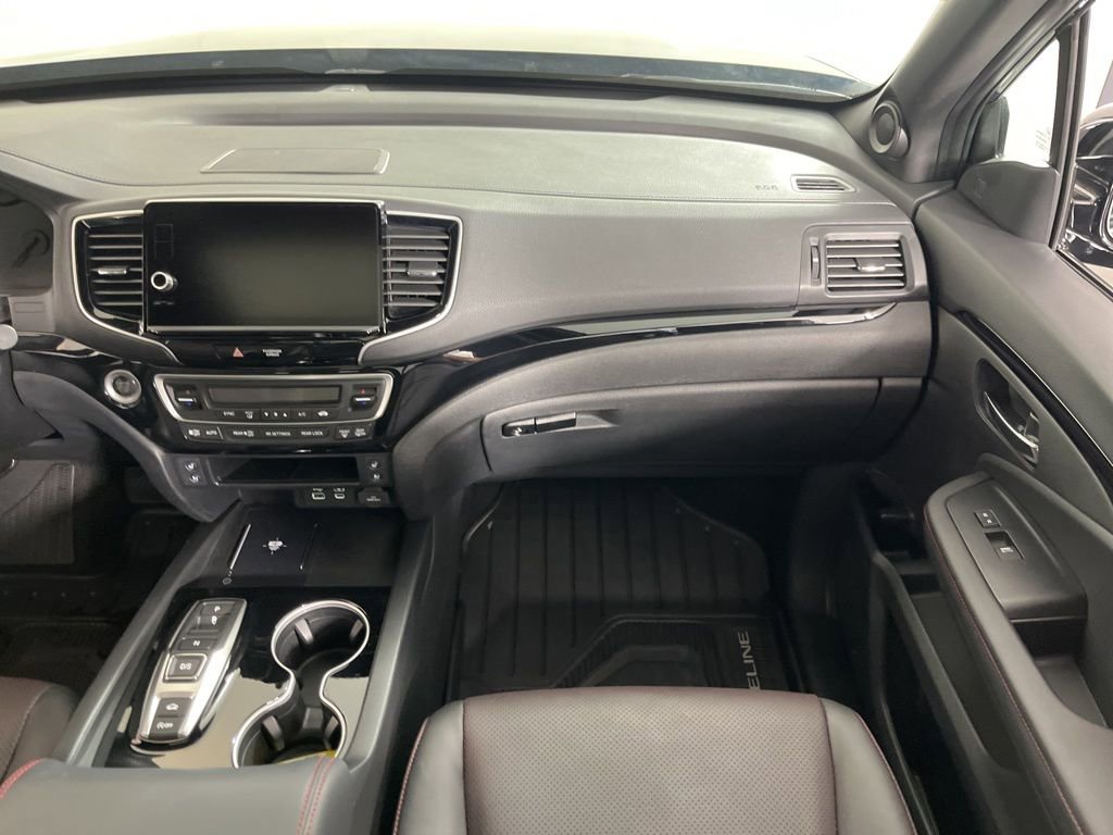 Certified 2025 Honda Ridgeline Black Edition image 17