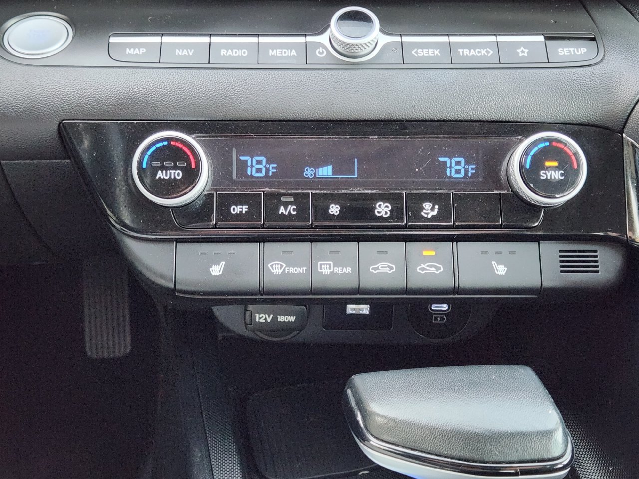 Used 2025 Hyundai Elantra SEL FWD image 18