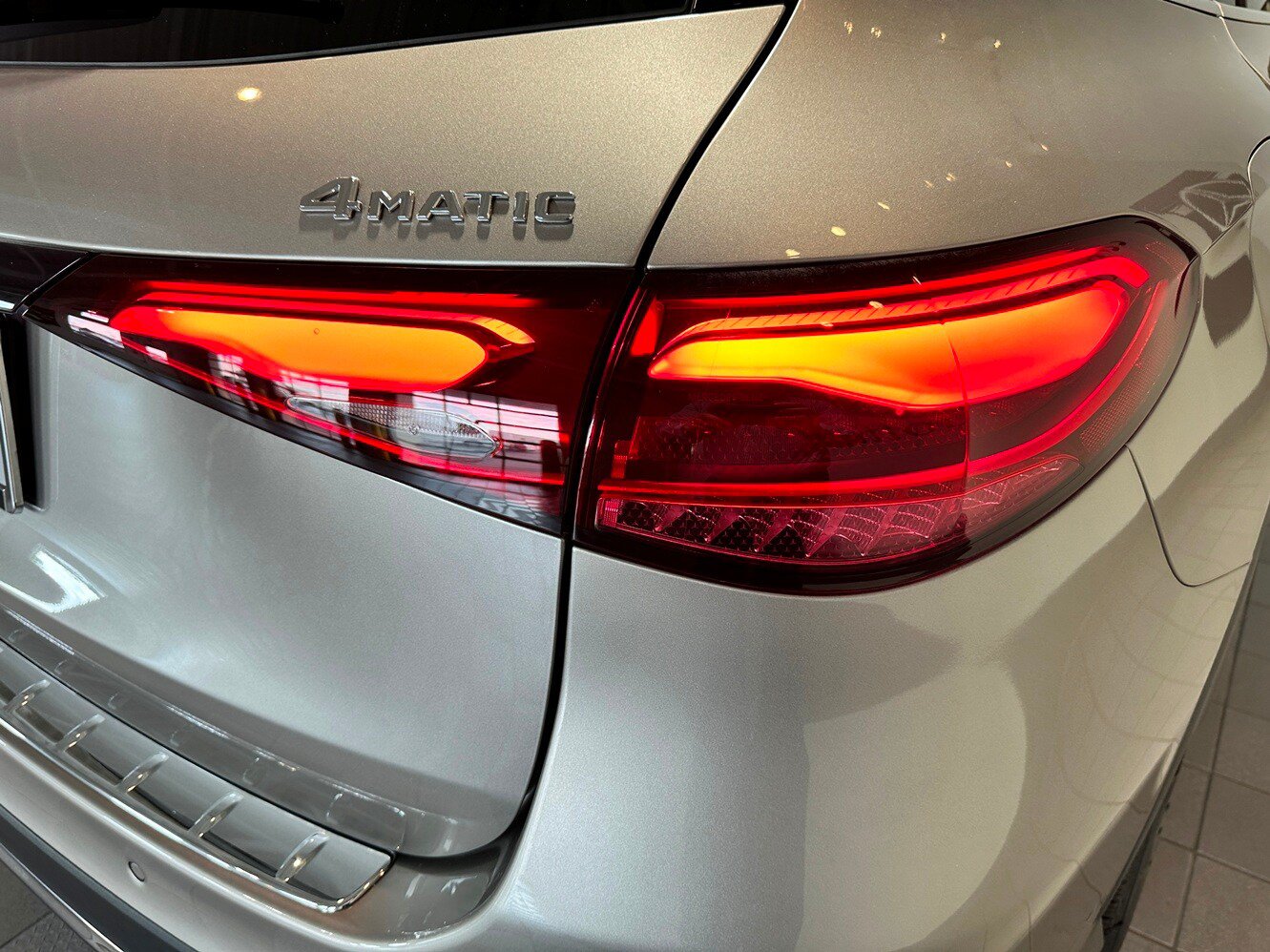 Used 2024 Mercedes-Benz GLC 300 4MATIC image 36