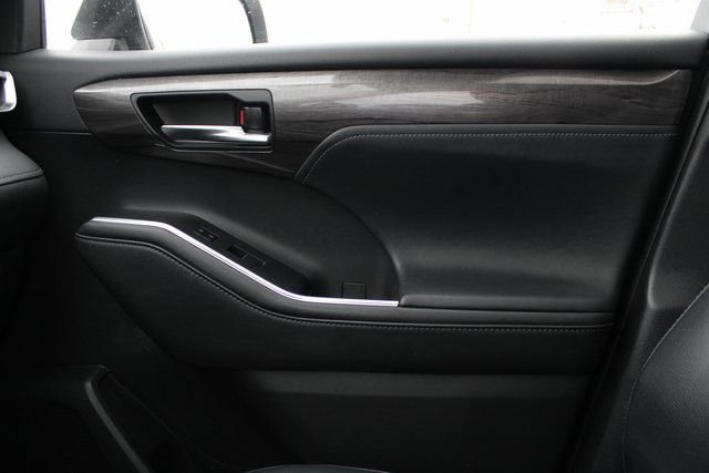 Used 2020 Toyota Highlander Limited image 34