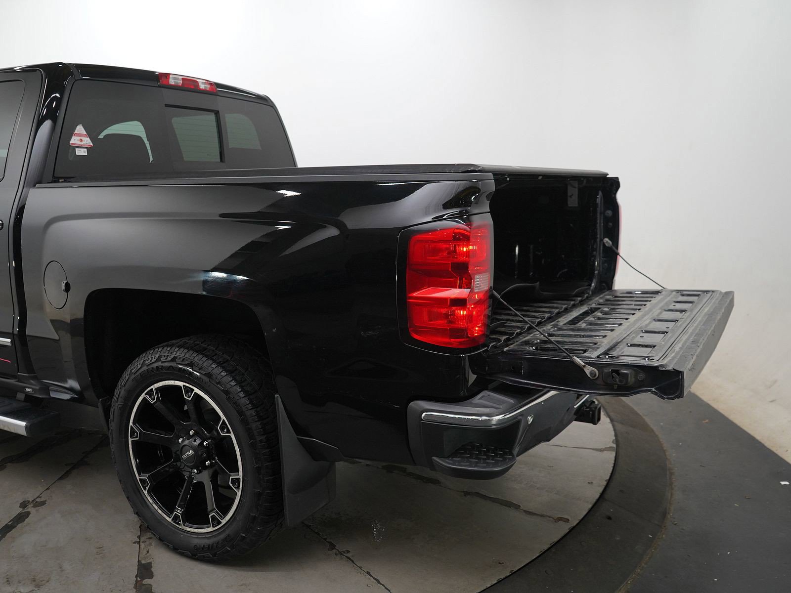 Used 2014 Chevrolet Silverado 1500 LTZ Z71 w/ LTZ Plus Package AWD/4WD image 9