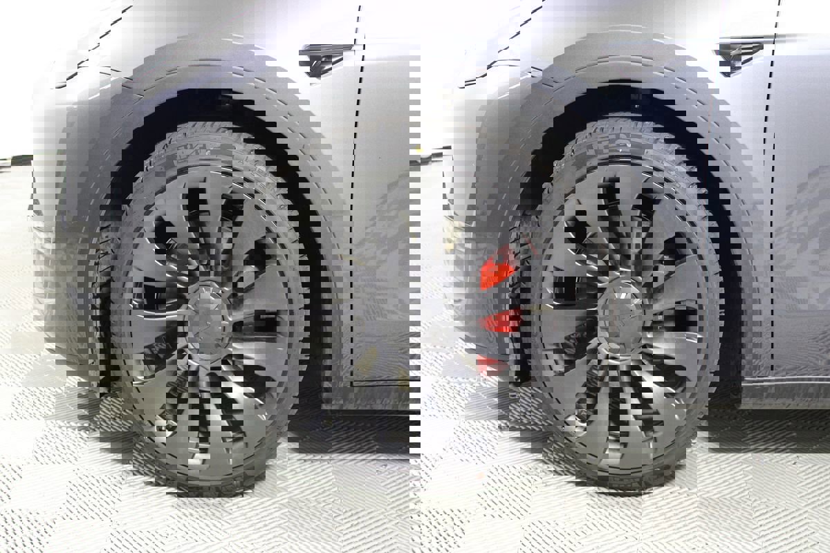 Used 2023 Tesla Model Y Performance image 4