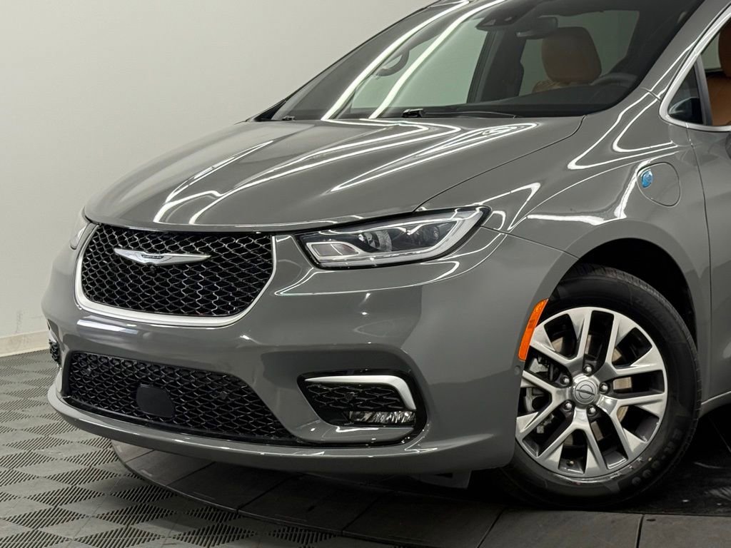 Used 2022 Chrysler Pacifica Pinnacle FWD image 4