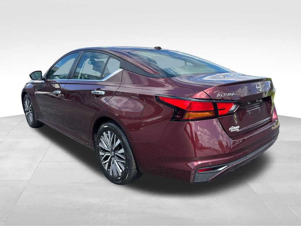 Used 2024 Nissan Altima 2.5 SV FWD image 3