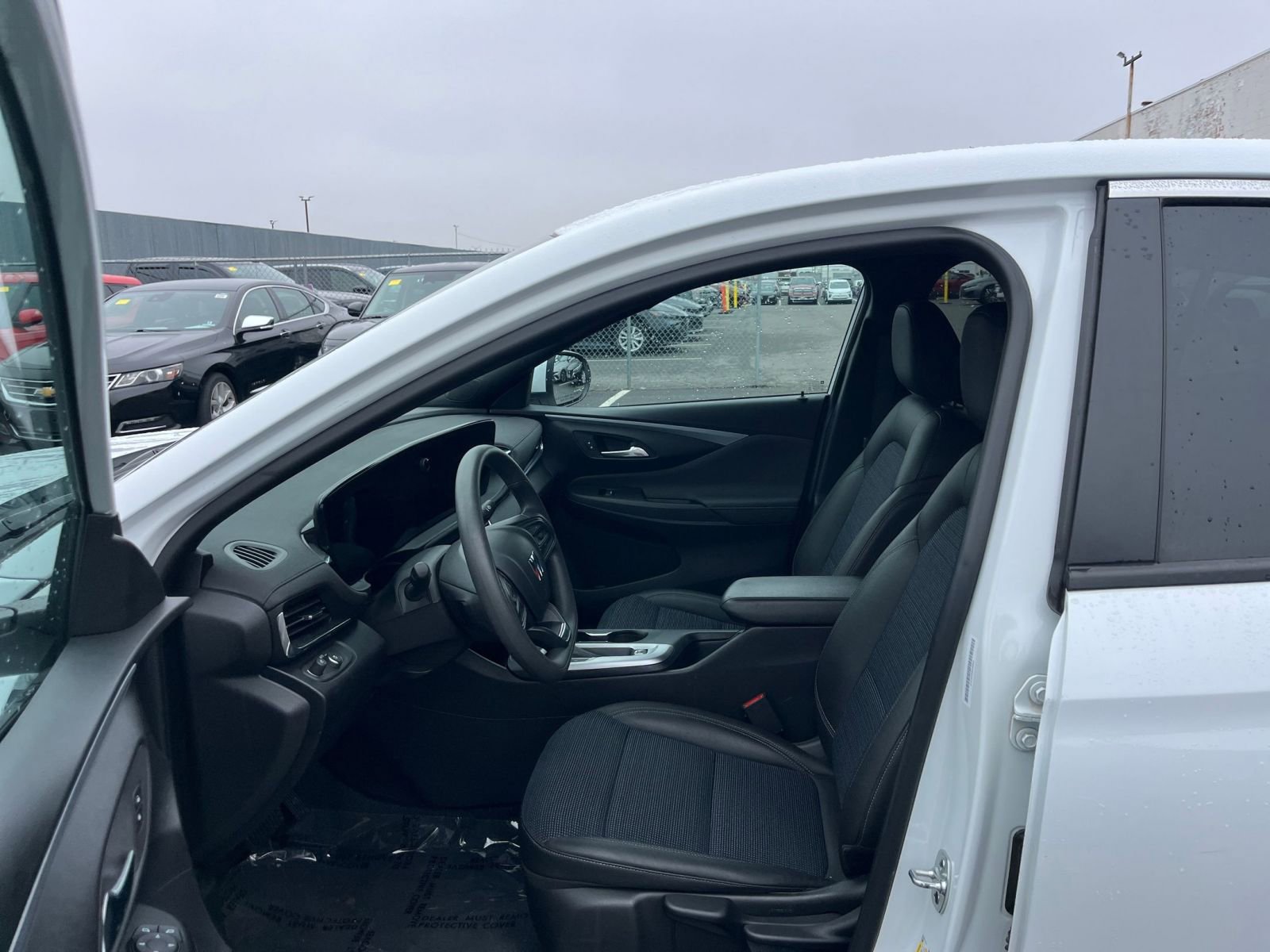 Used 2025 Buick Envista Preferred image 27