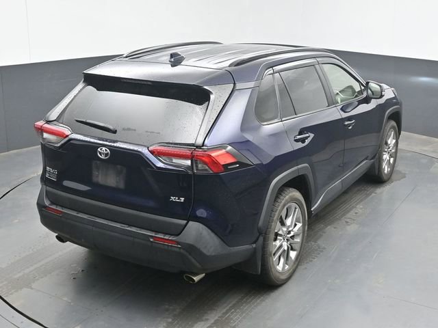 Used 2019 Toyota RAV4 XLE Premium FWD image 25