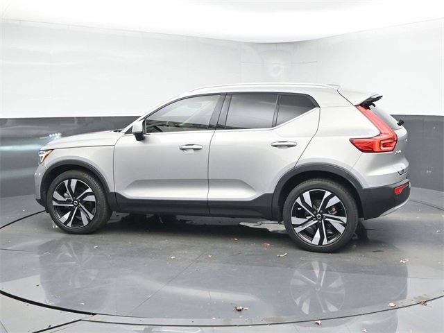 Used 2023 Volvo XC40 B5 Plus w/ Driver Assist Package image 5