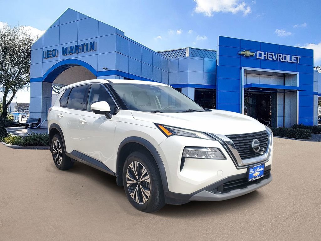 Used 2021 Nissan Rogue SV image 2
