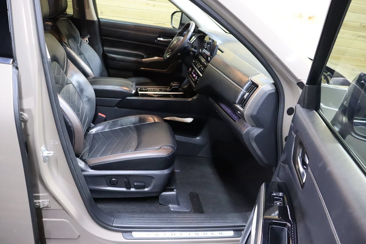 Used 2024 Nissan Pathfinder Platinum w/ Cargo Package AWD/4WD image 68