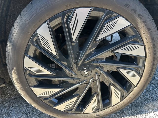 Used 2024 Lincoln Nautilus Reserve w/ Equipment Group 202A image 5