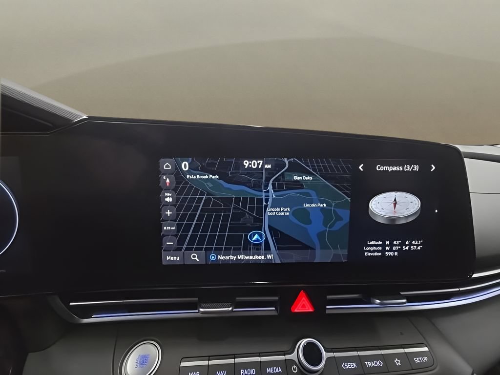 Certified 2025 Hyundai Elantra Limited FWD image 32