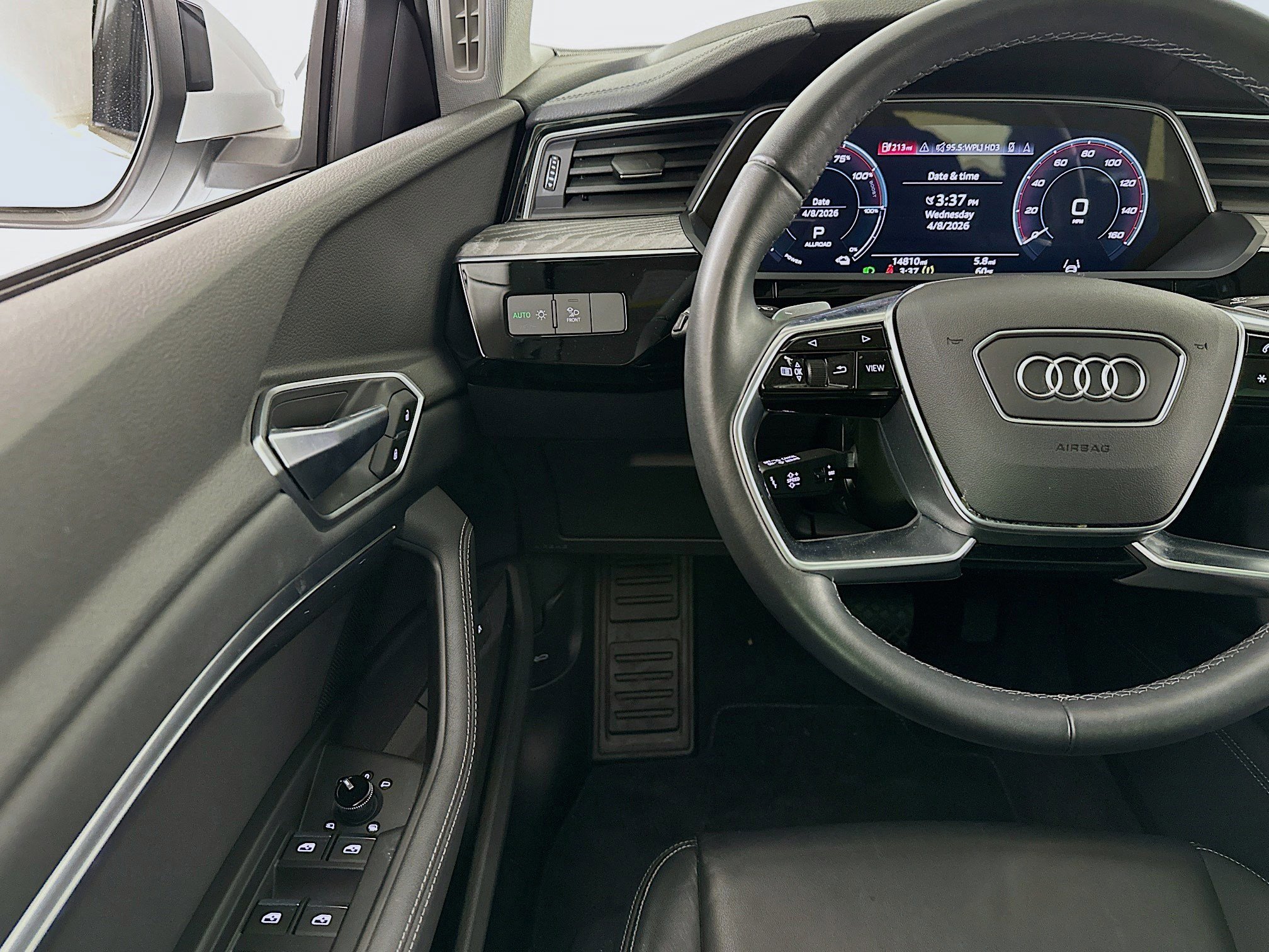 Used 2022 Audi e-tron Premium w/ Convenience Plus Package image 10