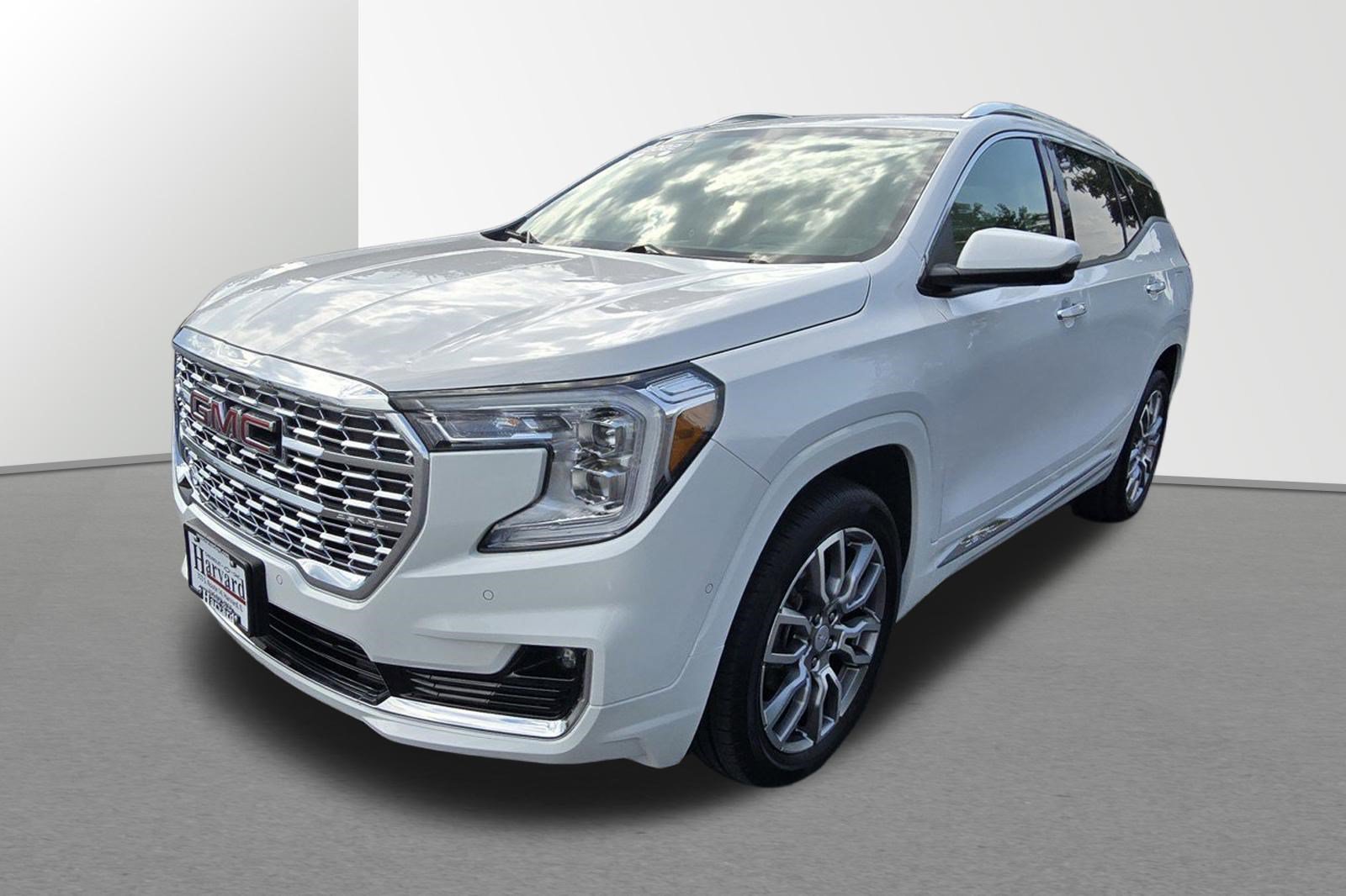 Used 2022 GMC Terrain Denali w/ Denali Premium Package AWD/4WD image 3