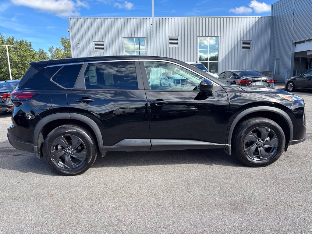Used 2026 Nissan Rogue SV AWD/4WD image 4