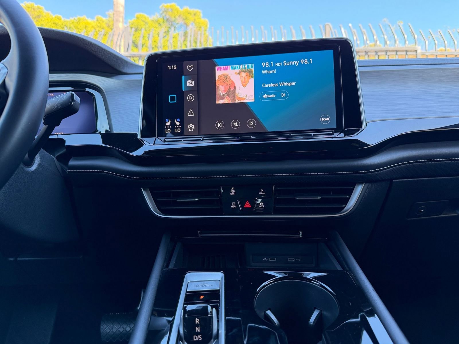 Used 2025 Volkswagen Atlas Cross Sport SE image 18