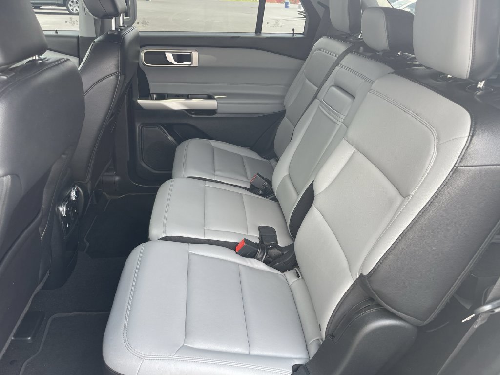 Used 2021 Ford Explorer XLT w/ Equipment Group 202A RWD image 22