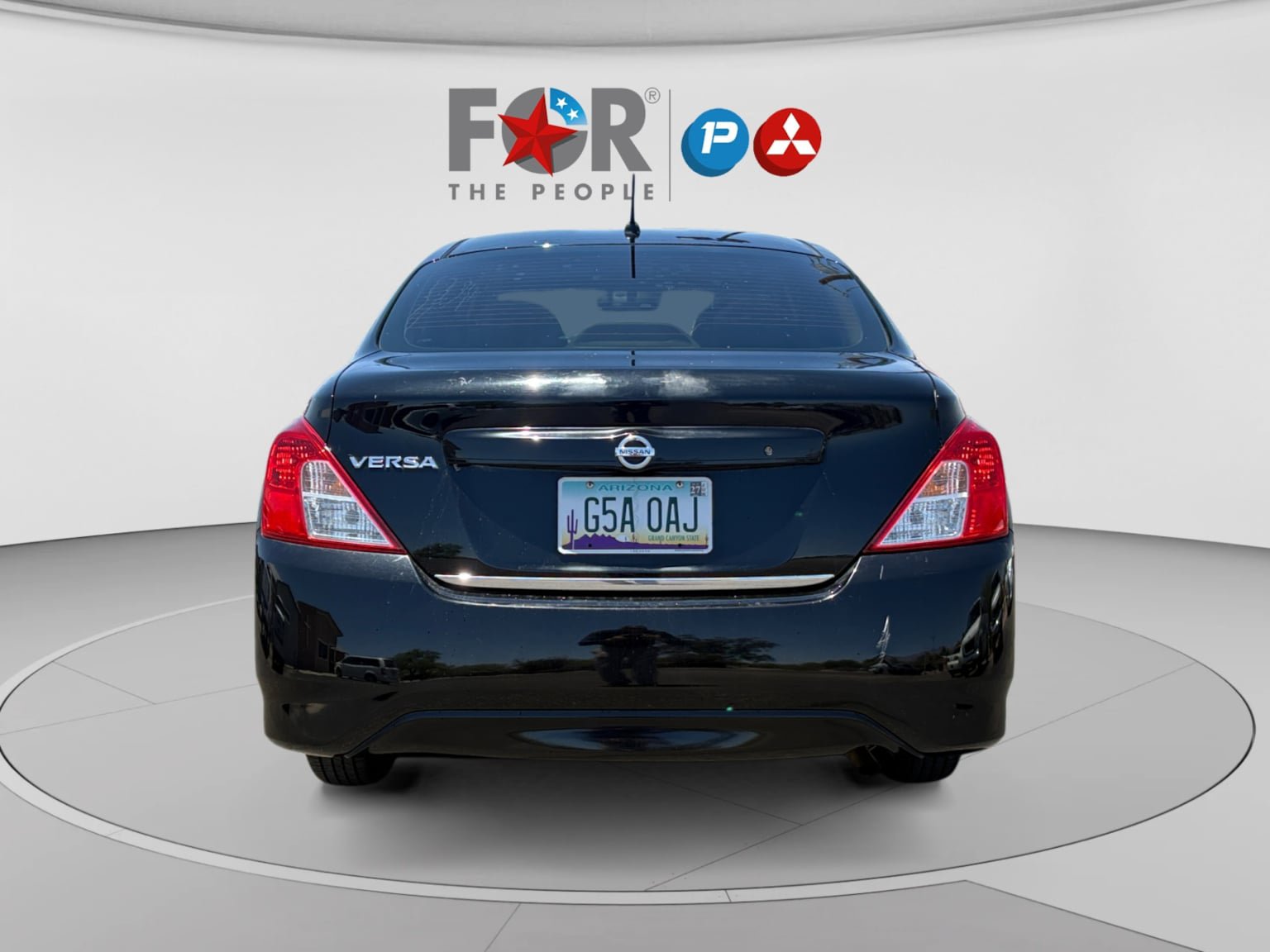 Used 2015 Nissan Versa S FWD image 4