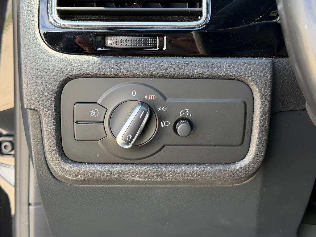 Used 2017 Volkswagen Touareg Wolfsburg Edition image 42