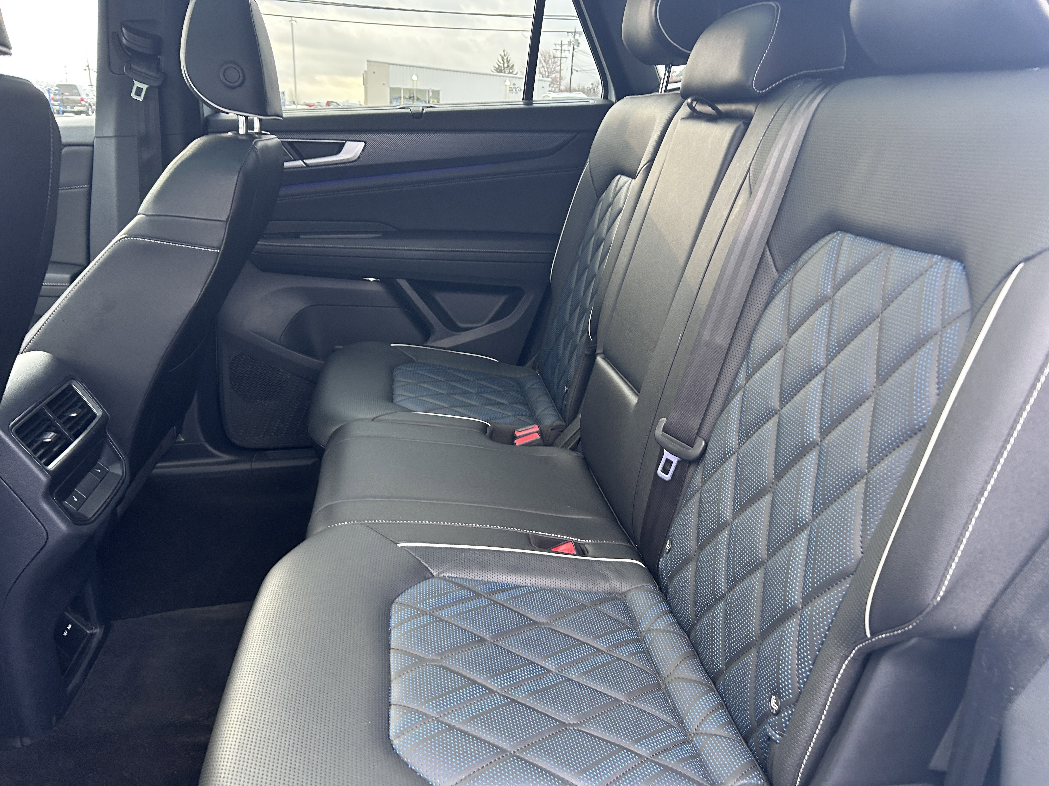 Certified 2024 Volkswagen Atlas Cross Sport SEL Premium R-Line AWD/4WD image 25