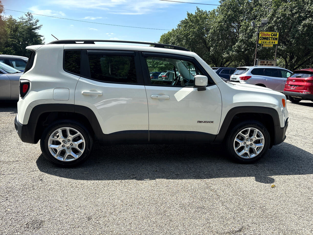 Used 2016 Jeep Renegade Latitude w/ Popular Equipment Group image 6
