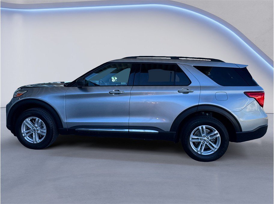 Used 2021 Ford Explorer XLT AWD/4WD image 3