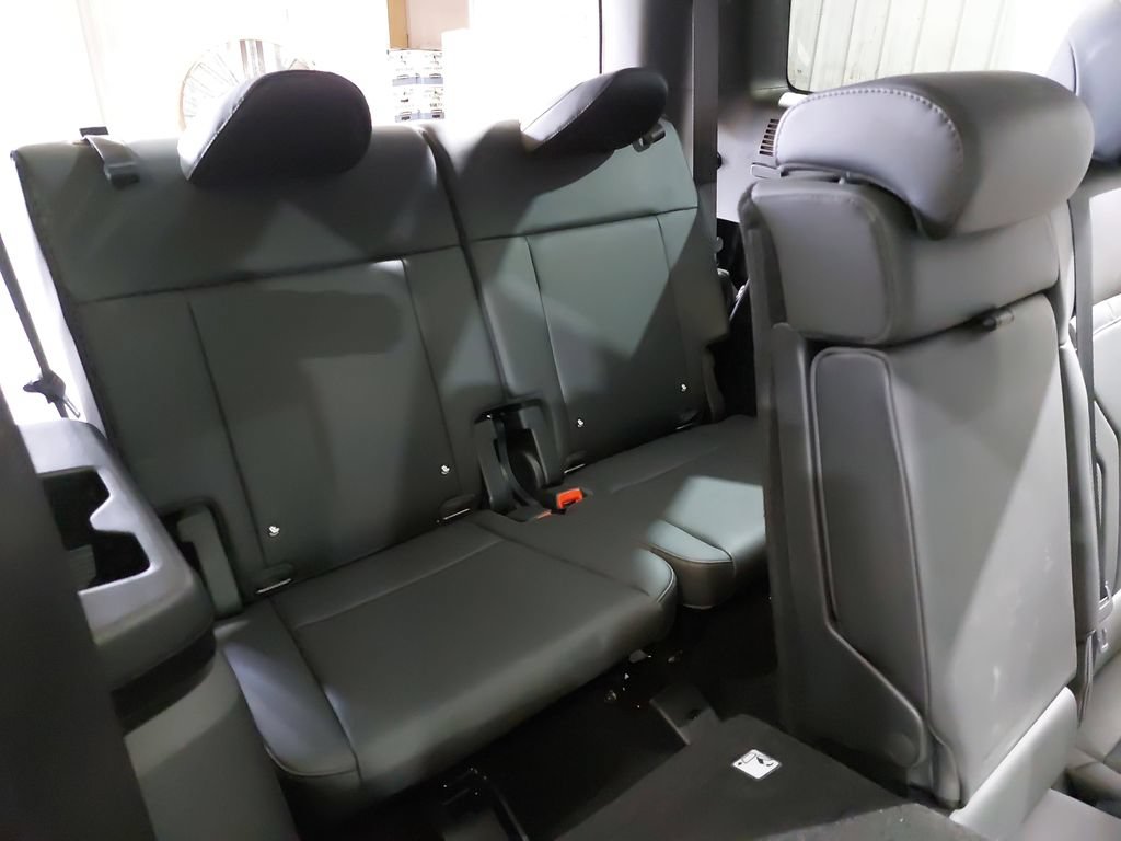 Used 2025 Hyundai Santa Fe SEL AWD/4WD image 12
