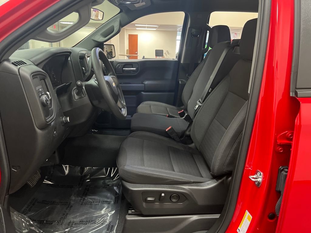 Used 2025 Chevrolet Silverado 1500 Custom image 11