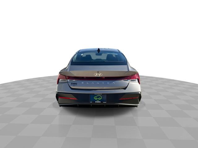 Used 2025 Hyundai Elantra SEL image 8
