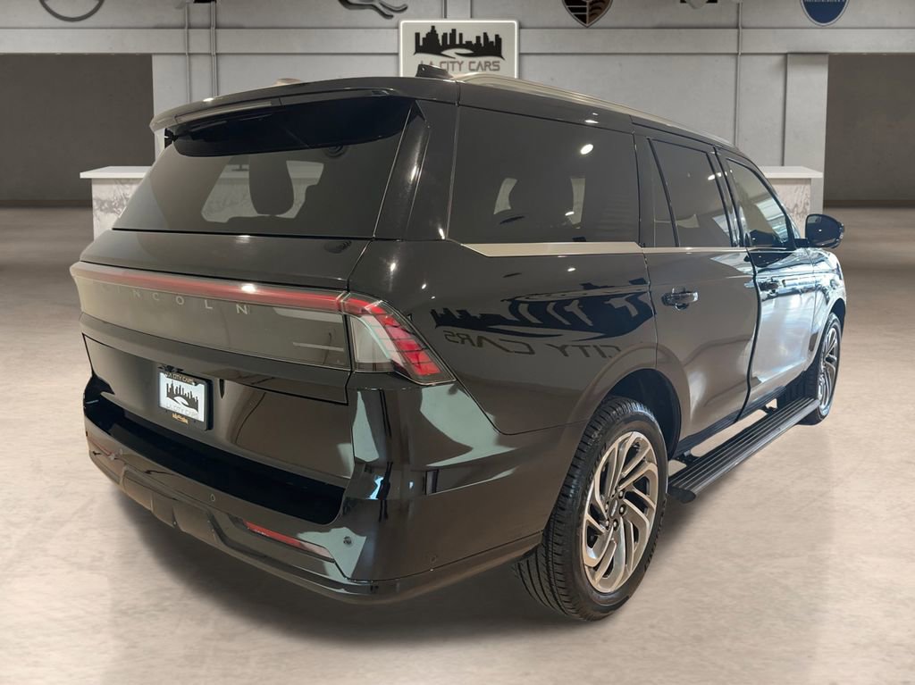 Used 2025 Lincoln Navigator Reserve image 7