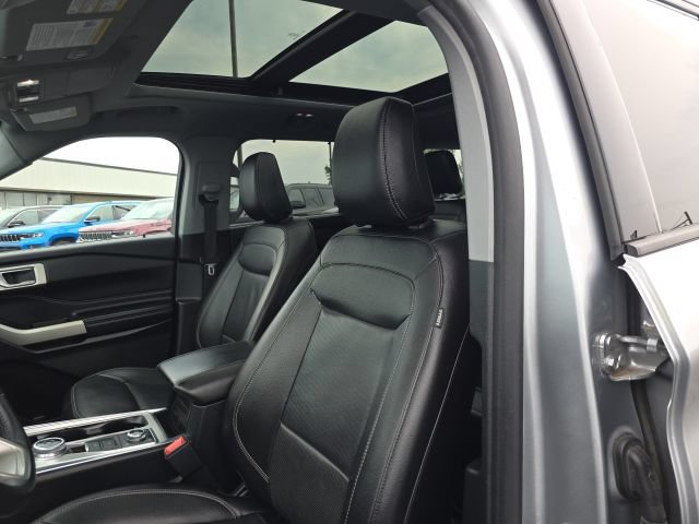 Used 2021 Ford Explorer Limited w/ Equipment Group 301A AWD/4WD image 15