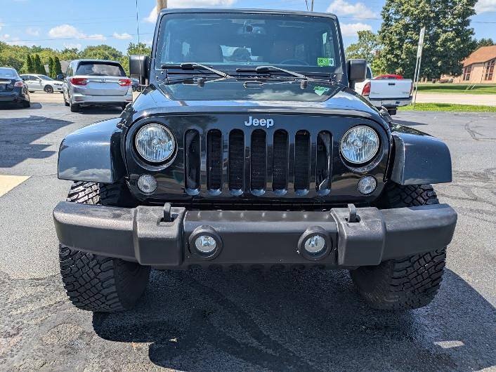 Used 2015 Jeep Wrangler Unlimited Sahara w/ Connectivity Group AWD/4WD image 7