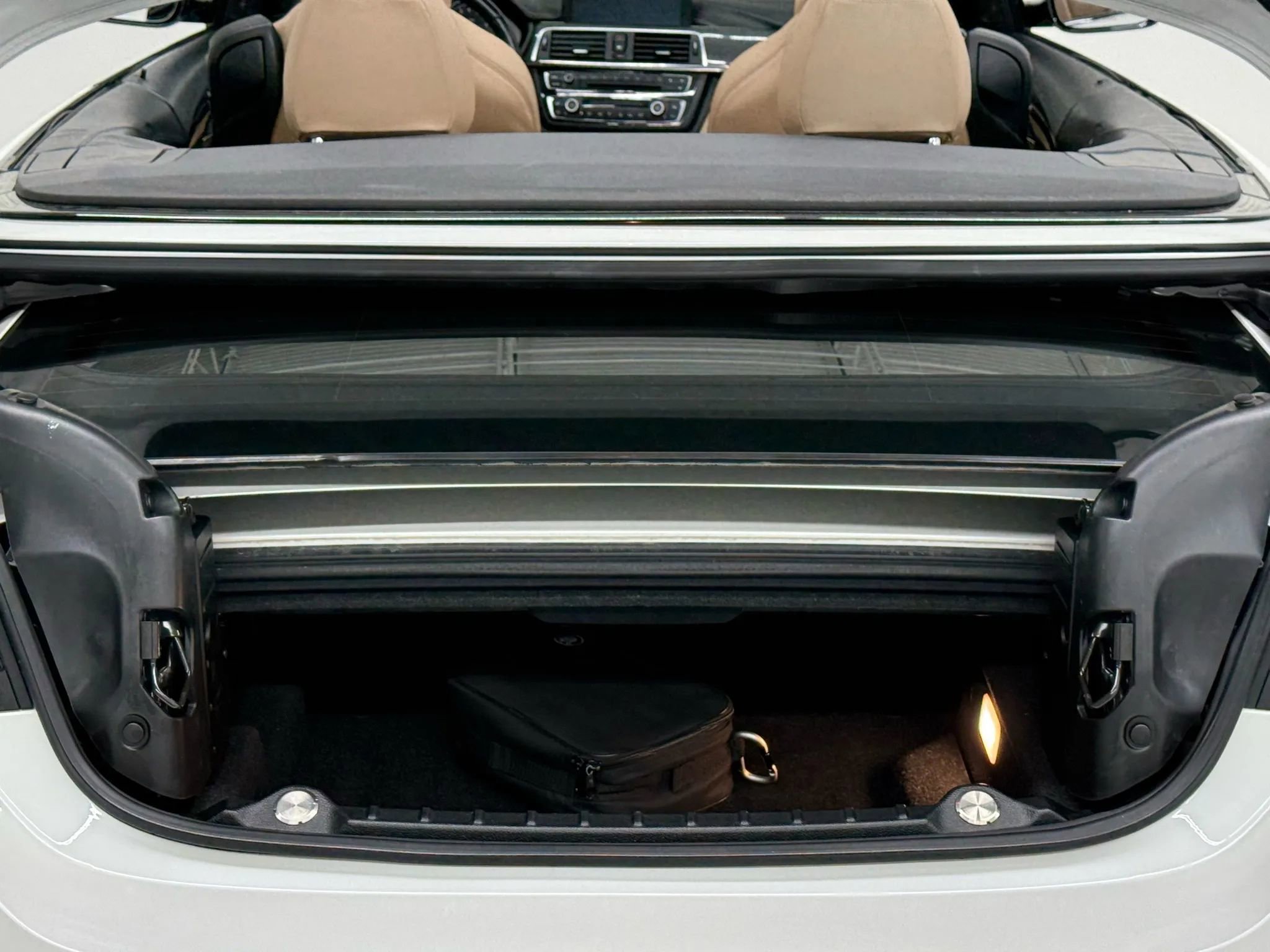 Used 2016 BMW M4 Convertible image 43