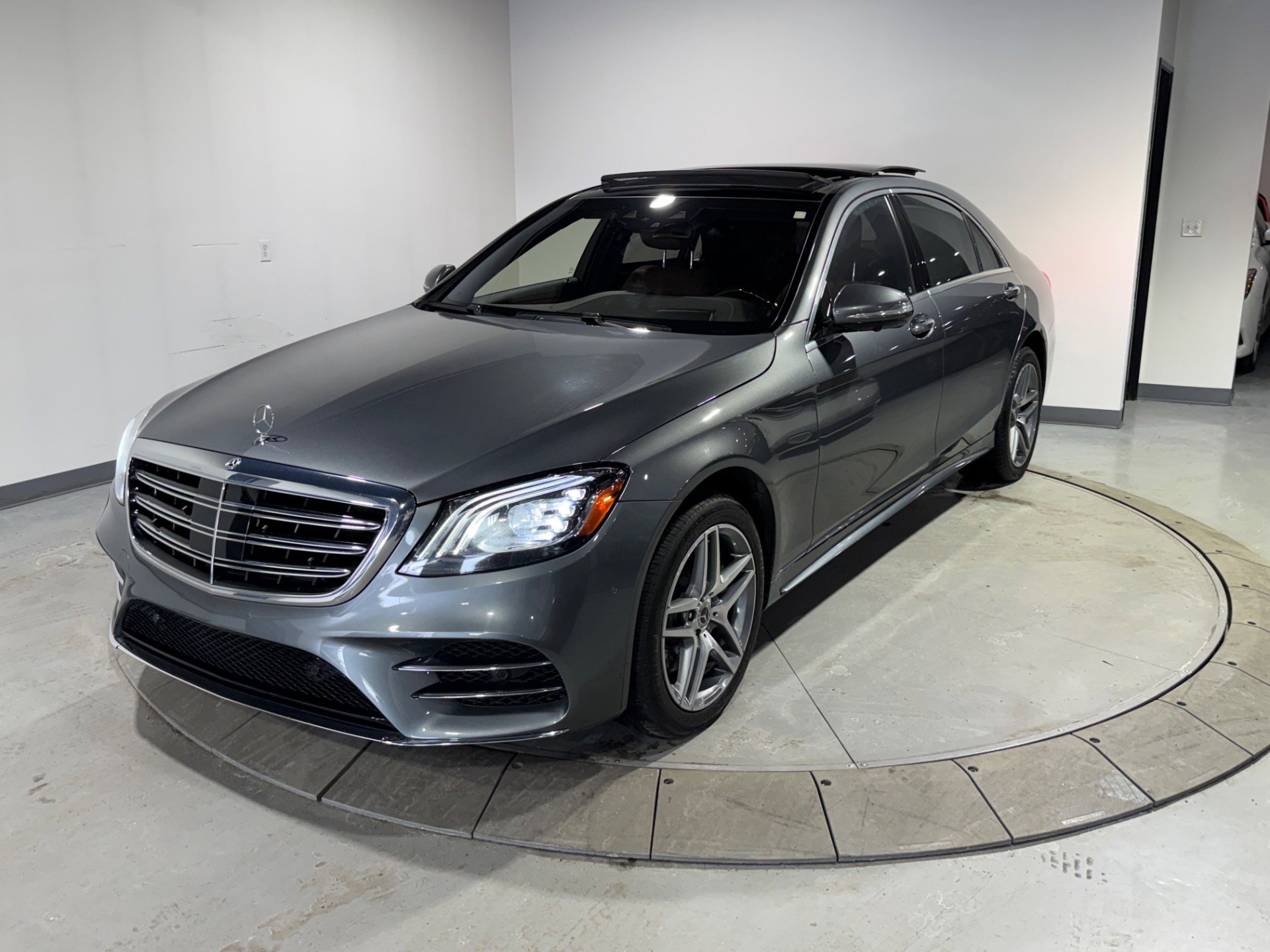 Used 2018 Mercedes-Benz S 450 S 450 4MATIC w/ AMG Line Exterior image 5