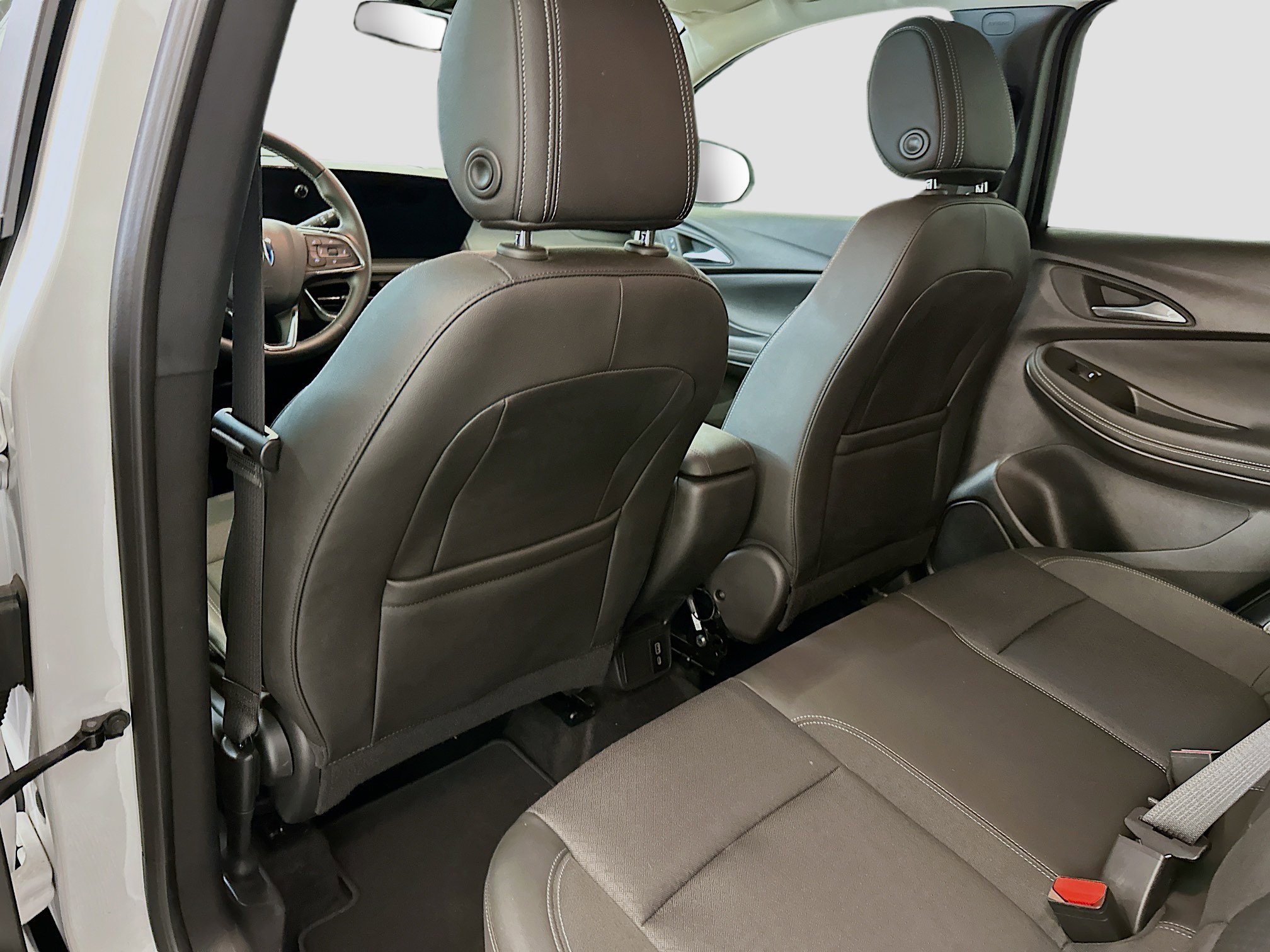 Used 2025 Buick Encore GX Preferred image 27