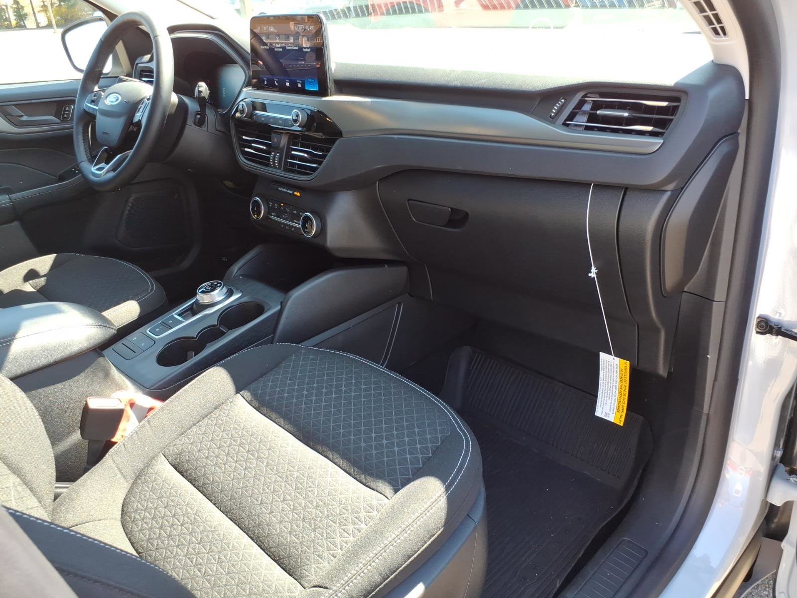 Used 2025 Ford Escape Active w/ Cold Weather Package AWD/4WD image 9
